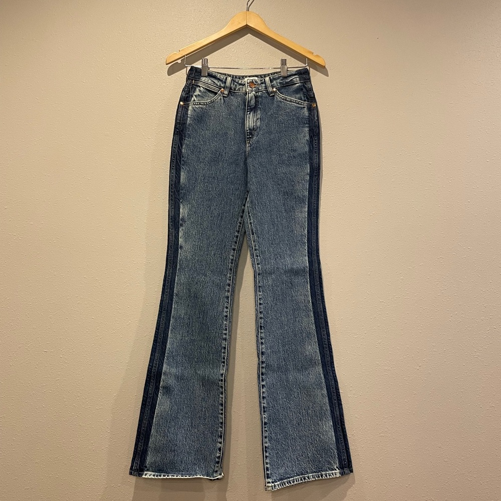 Women’s Wrangler 2 Tone Boot Cut Jeans